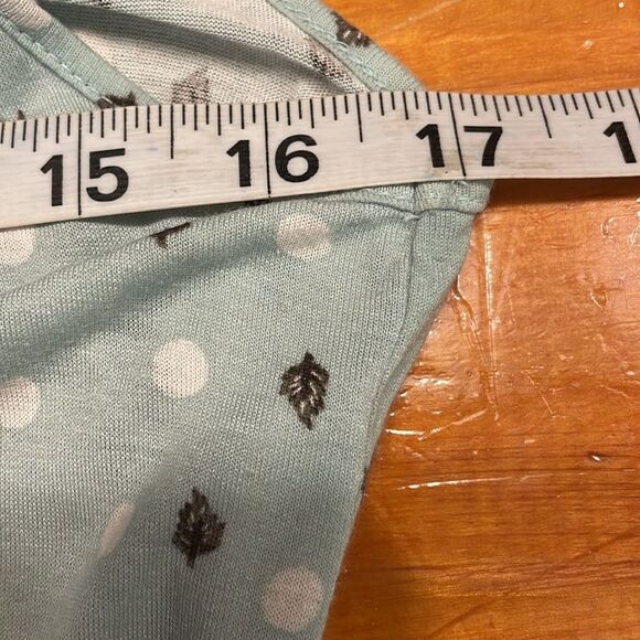 Medium Ann Taylor Loft sleeveless v neck slightl flared hem polka dot/leaf shirt - Picture 12 of 14